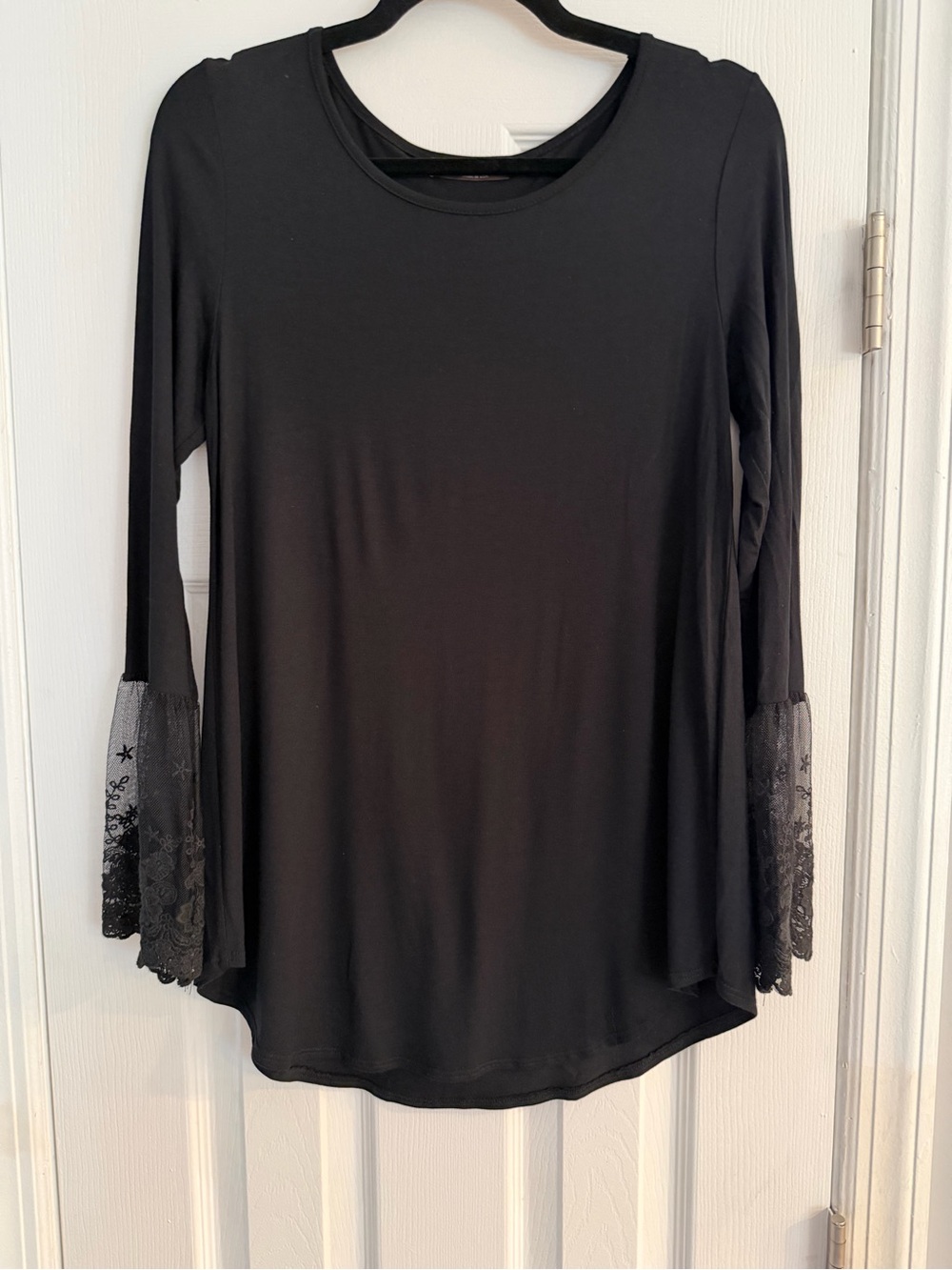 Bombom Women's Black Long-Sleeve Top with Lace Bell Cuffs